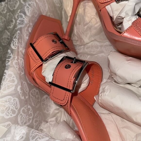 1090.00 NIB Alexander McQueen Box Buckle-Detailed Heeled Sandals 38 1/2 - Picture 9 of 14